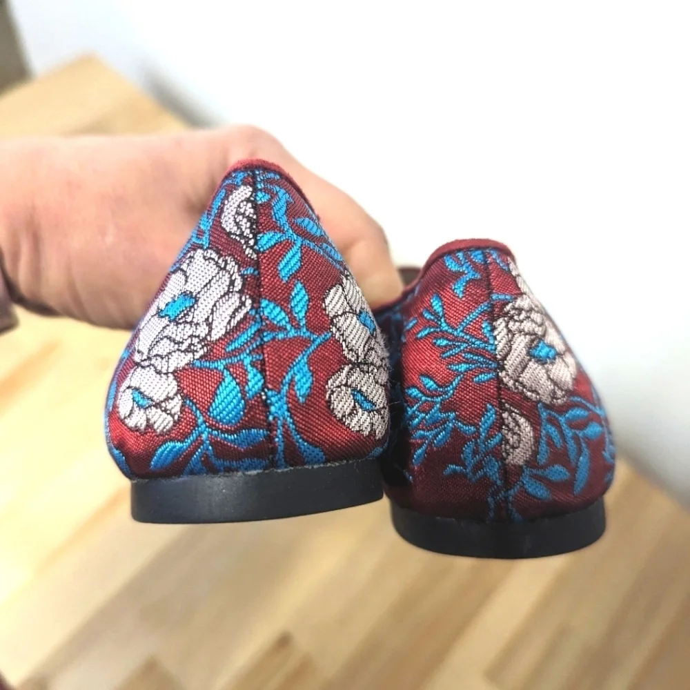 Gianni Bini Burgundy & Blue Damask Loafers Floral Flats Embroidery 7 Pointed Toe
